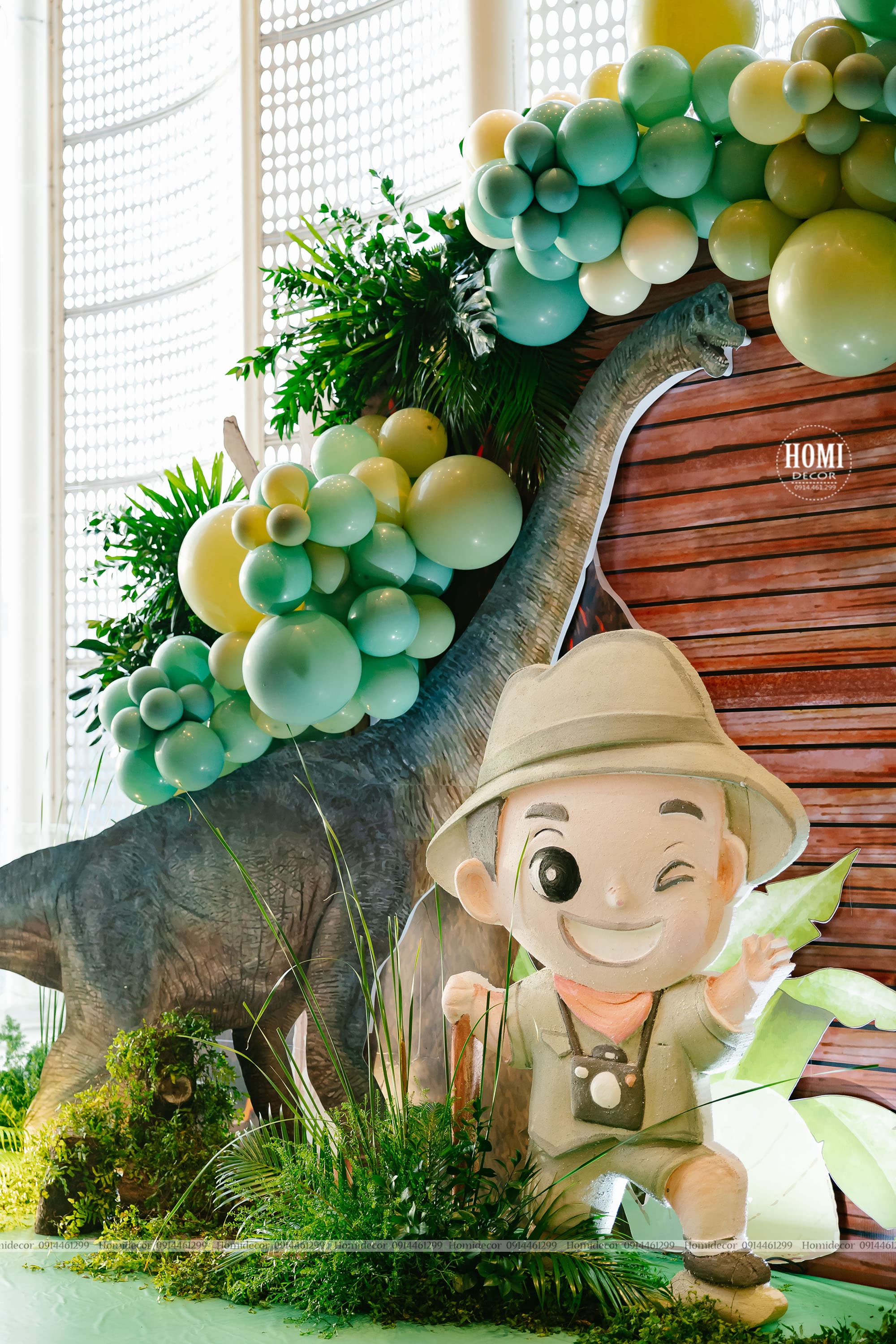 Trang trí sinh nhật chủ đề khủng long bé Thiện Phúc