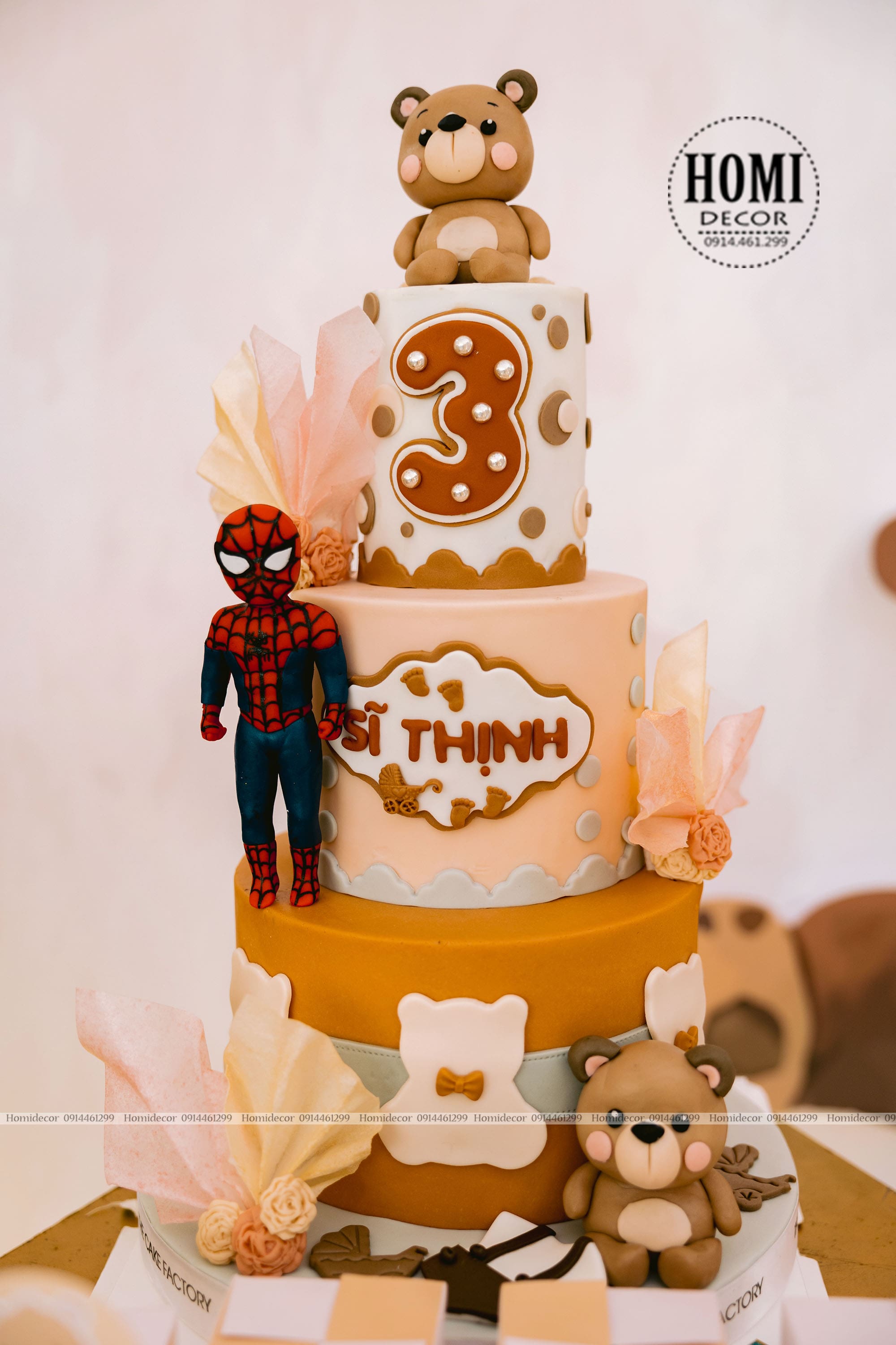 Trang trí sinh nhật bé trai chủ đề gấu kết hợp spider man