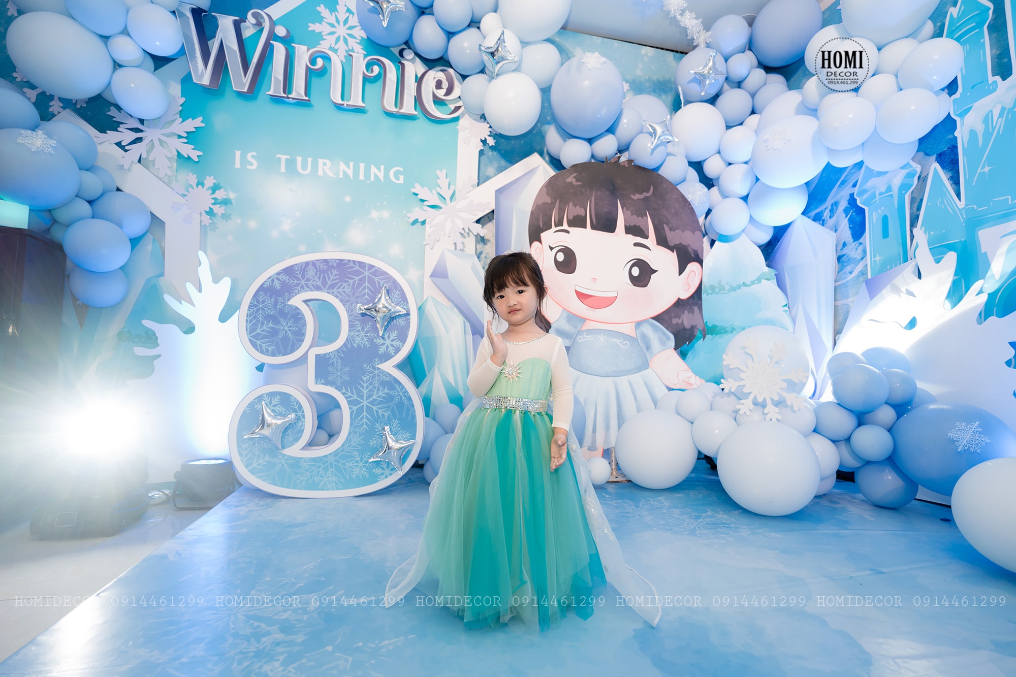 Gia đình ca sĩ Đông Nhi - Ông Cao Thắng tổ chức tiệc sinh nhật bé Winnie 3 tuổi theo chủ đề Elsa