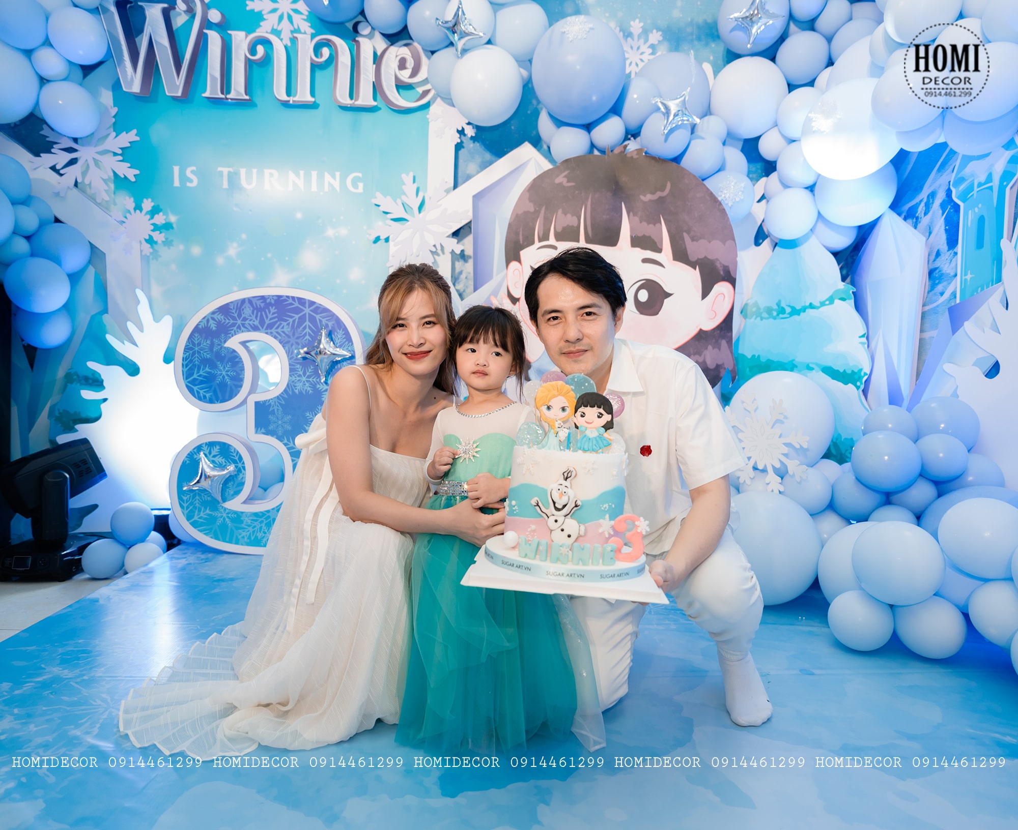 Gia đình ca sĩ Đông Nhi - Ông Cao Thắng tổ chức tiệc sinh nhật bé Winnie 3 tuổi theo chủ đề Elsa