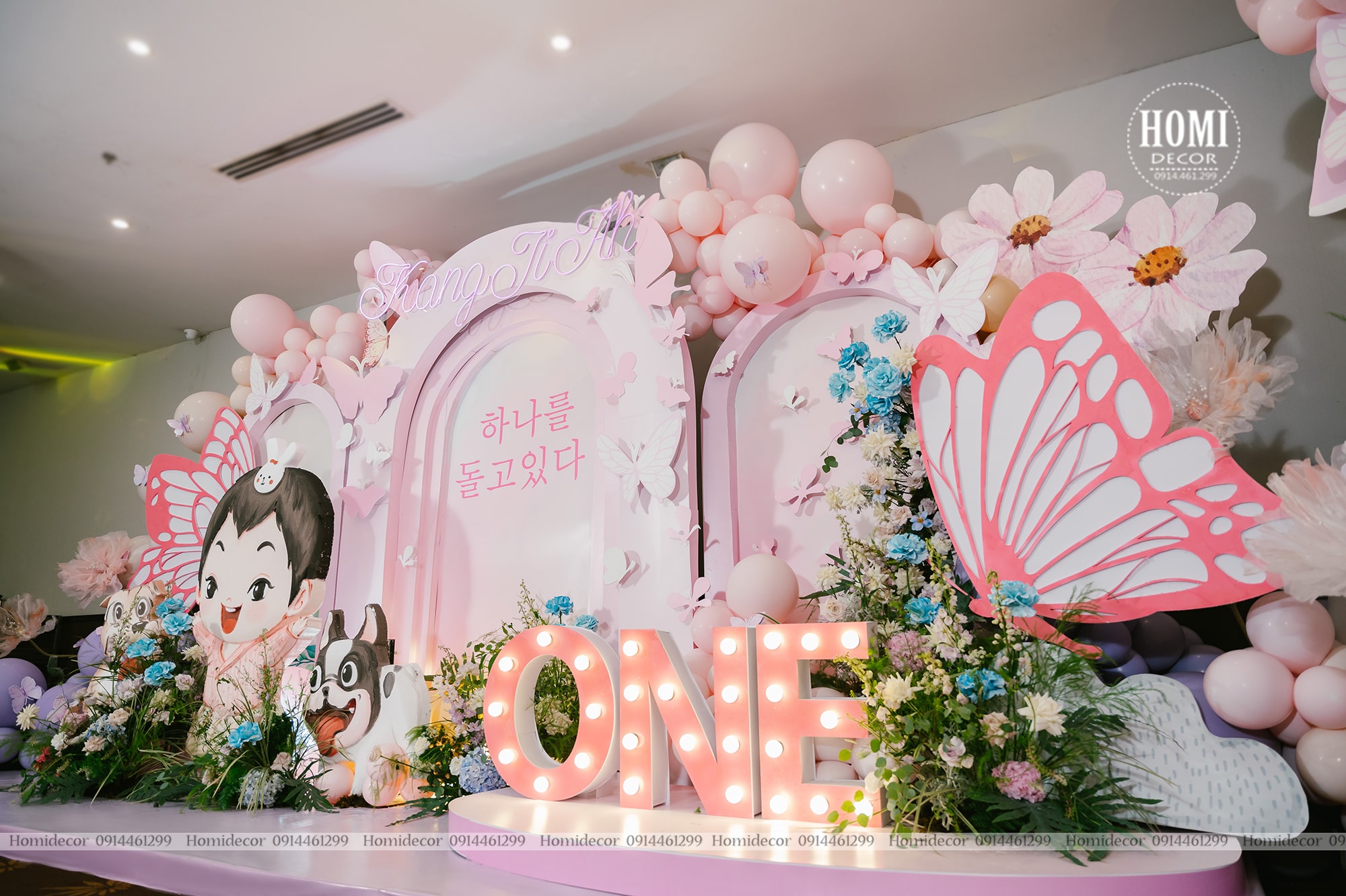Trang trí sinh nhật bé gái chủ đề khu vườn bươm bướm với tông màu Hàn Quốc