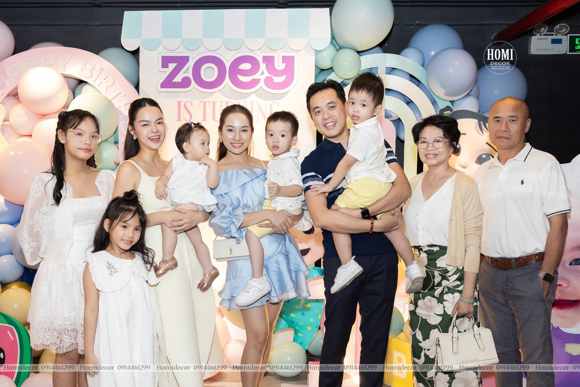 Trang trí sinh nhật bé Zoey nhà ca sĩ Phạm Quỳnh Anh theo chủ đề cocomelon