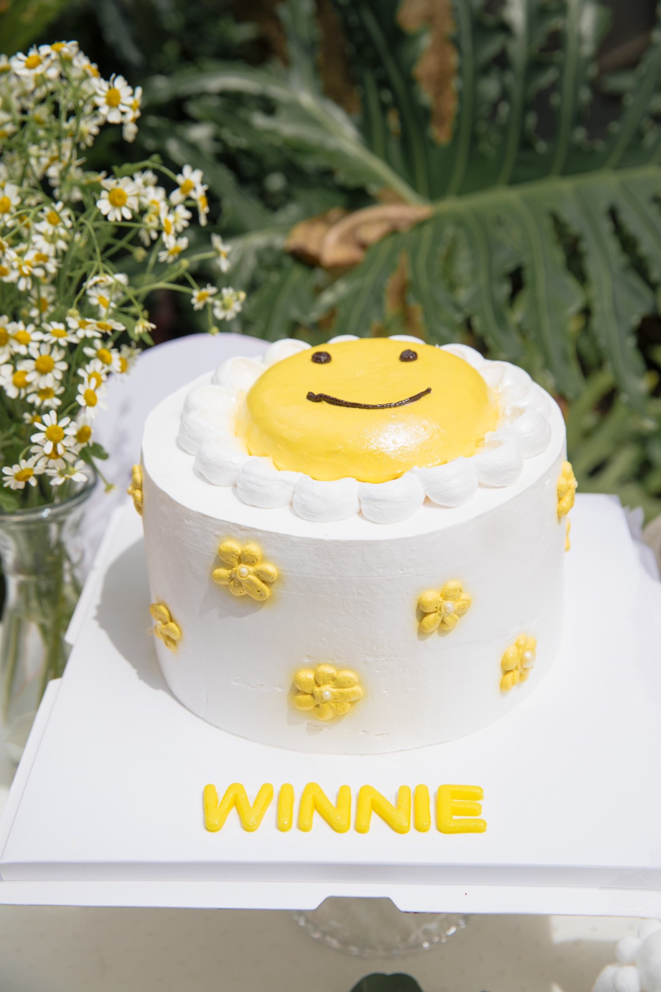 Trang trí sinh nhật bé Winnie chủ đề hoa Daisy
